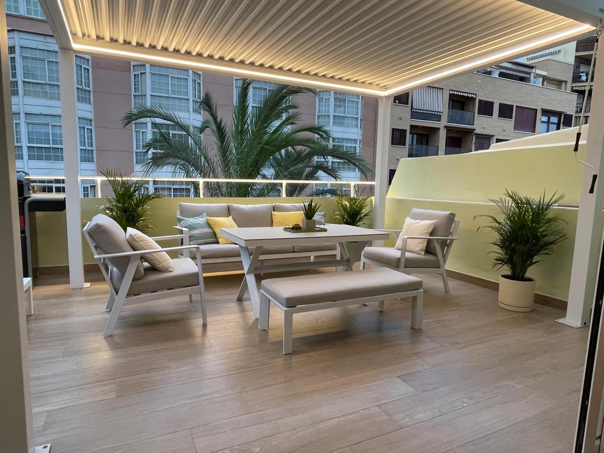 Gran Atico Con Terraza En El Centro De Alicante Eksteriør bilde