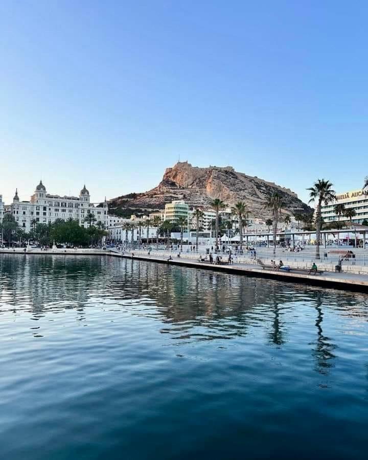 Gran Atico Con Terraza En El Centro De Alicante Eksteriør bilde