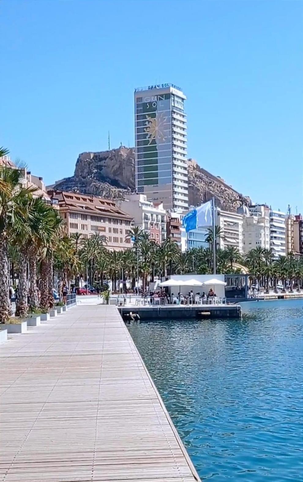 Gran Atico Con Terraza En El Centro De Alicante Eksteriør bilde